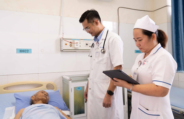 Cụ ông 98 tuổi ở Đà Nẵng bị ong vò vẽ đốt gần 80 nốt