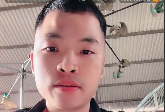 Khánh Sky livestream trước nhà TikToker Vua Quạt thu hút hơn 200.000 người xem, công an đã nắm thông tin