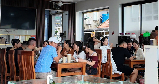 Hơn 2.800 du khách vẫn trên đảo Cô Tô khi bão số 1 sắp tiếp cận