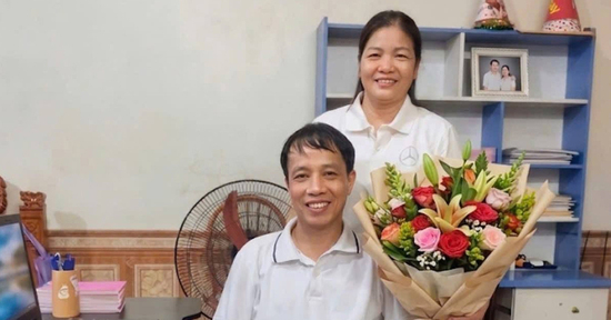 Mất tứ chi vì tai nạn kinh hoàng, người đàn ông vực dậy nhờ người vợ hiền thảo