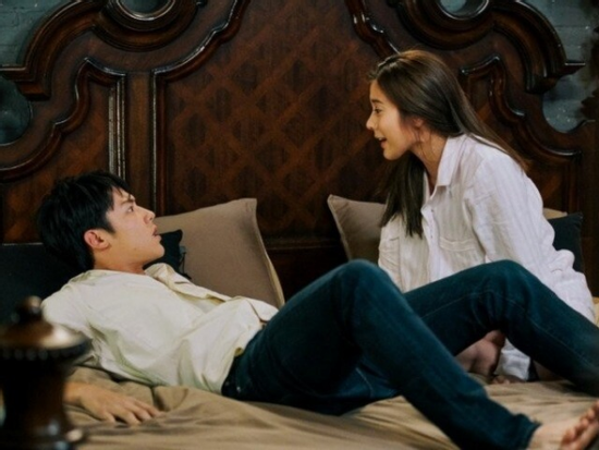 Sốc nặng trước sự 'sành sỏi' phòng ngủ của vợ mới cưới, chồng lén điều tra quá khứ và 'đứng hình' trước sự thật