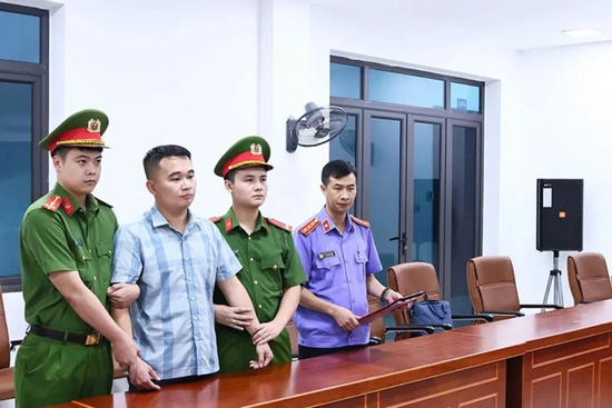 Bắt khẩn cấp giáo viên trường chuyên Tuyên Quang liên quan vụ 146 điểm 10