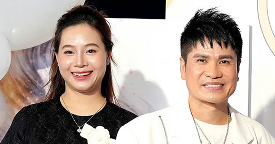 Ca sĩ Lương Gia Huy U50 viên mãn hôn nhân, yêu chiều vợ trẻ kém 18 tuổi