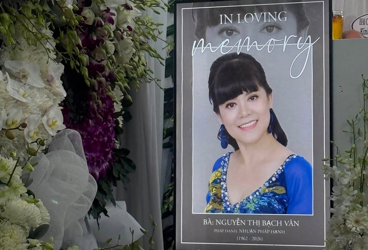 Con gái NSND Tạ Minh Tâm tiễn biệt mẹ, đồng nghiệp thương nhớ nghệ sĩ Bạch Vân
