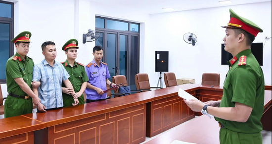Từ dải điểm 10 Toán đến lệnh giữ khẩn cấp giáo viên Trường THPT Chuyên Tuyên Quang