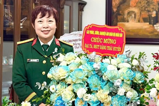 Nữ đạo diễn phim 714 tỷ đồng vừa được thăng hàm Đại tá là ai?