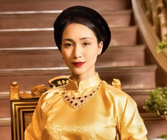 Nữ ca sĩ từng gây sốt với 50 triệu lượt xem khi đóng Nam Phương Hoàng hậu