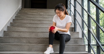 4 thói quen gây hại cho đầu gối, không phải leo núi