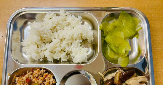 Bữa ăn học đường đang ‘bỏ quên’ chiều cao của trẻ