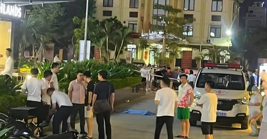 Rơi từ tầng 15 chung cư ở Hải Phòng xuống đất, bé trai 7 tuổi tử vong