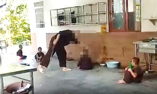 Làm rõ trách nhiệm người quay video nhưng không can ngăn vụ 5 trẻ bị hành hung