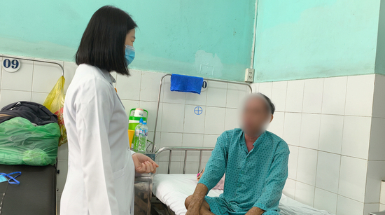 Tự ý sử dụng thuốc nhỏ mắt, người đàn ông rơi vào nguy kịch