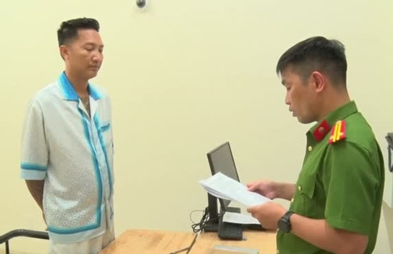 Khởi tố vợ chồng Huấn Hoa Hồng