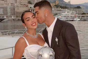 Mẹ và gia đình không dự đám cưới Ronaldo