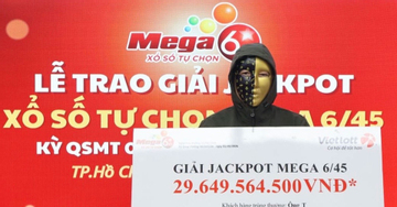 Mua vé khi ngồi uống cà phê, khách trúng độc đắc Vietlott gần 30 tỷ
