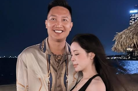 Vợ Huấn Hoa Hồng là ai?