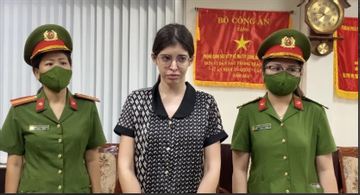 Ca sĩ Chi Dân, người mẫu An Tây và cô tiên ‘từ thiện’ hầu tòa