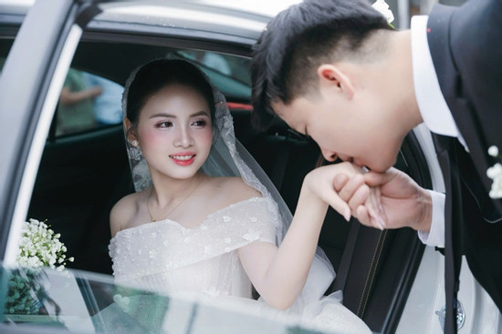Con gái quyết lấy chồng hơn 16 tuổi, bố mẹ về tận làng dò hỏi con rể tương lai