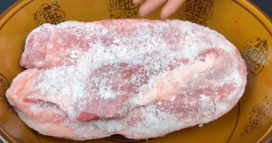Thịt lợn để trong tủ lạnh bảo quản được bao lâu thì biến chất?