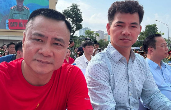 Đại tá Tự Long thân thiết Cục trưởng Xuân Bắc, Hà Kiều Anh được khen 'đẹp như tranh'
