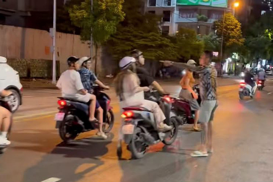 Kẻ xăm trổ hành hung nam thanh niên trên phố Hà Nội không có mặt ở địa phương