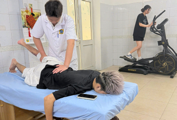 Sau tập thể thao, chân nặng như đeo đá có sao không?