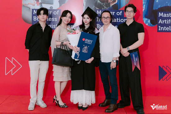 Ca sĩ Thùy Dung vỡ òa tin vui bất ngờ và niềm tự hào về 3 người con