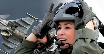 Hoàng hậu Thái Lan tham gia khóa huấn luyện lái tiêm kích Gripen