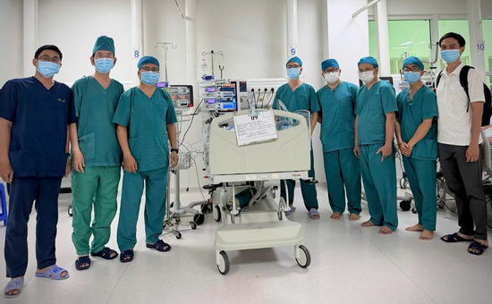 Bé 7 tháng tuổi nguy kịch vì xương lươn găm sâu hai bên phế quản