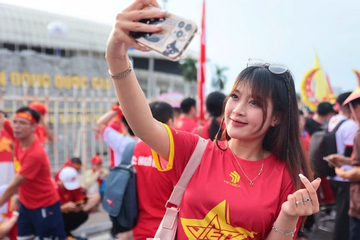 Những 'bóng hồng' gây xao xuyến trên sân Mỹ Đình