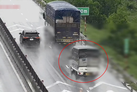 Từ 27/8, CSGT phạt tài xế không giữ khoảng cách với xe đi trước trên cao tốc