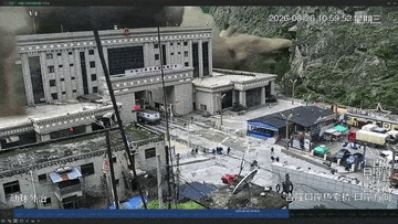 Cận cảnh lũ quét 'tử thần' cuốn trôi làng mạc, đập nước ở Nepal - Trung Quốc