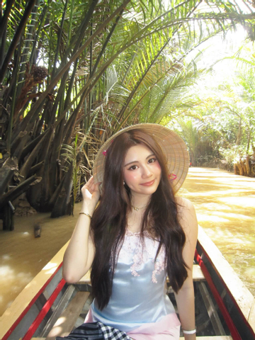Con gái Quyền Linh khiến netizen ngỡ ngàng ở tuổi 18: Dám làm điều người lớn còn rén