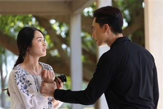Đêm trước ngày tái hôn, chồng cũ bất ngờ dúi vào tay tôi 2 thứ khiến tôi quyết định hủy hôn