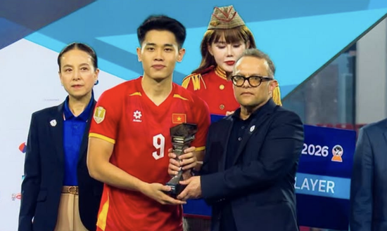Nguyễn Đình Bắc ẵm trọn 2 danh hiệu cá nhân ASEAN Cup 2026