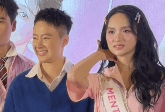 Hương Giang và Angela Phương Trinh gây chú ý khi xuất hiện cùng khung hình