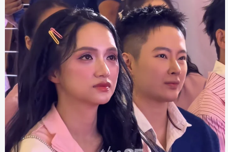 Hương Giang và Angela Phương Trinh gây chú ý khi xuất hiện cùng khung hình