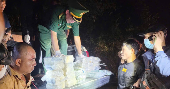Màn tháo chạy bất thành của 2 người đàn ông chở gần 29kg ma túy