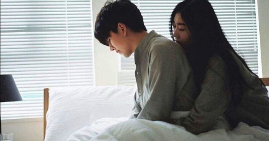 Lấy vợ hơn 8 tuổi, đêm tân hôn cô ôm chầm lấy tôi khóc nức nở, câu nói sau đó khiến tôi sững sờ