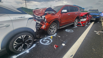 2 vụ tai nạn liên hoàn, 11 ô tô hư hỏng do lỗi duy trì khoảng cách trên cao tốc