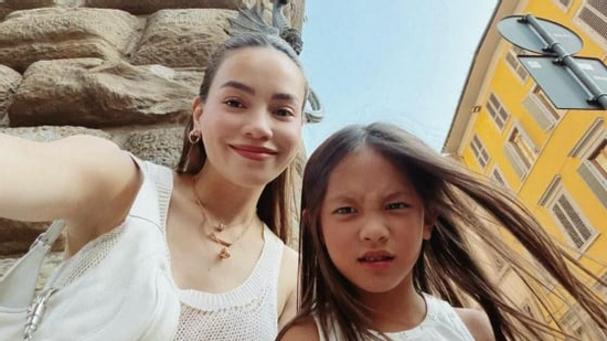 Hồ Ngọc Hà ví Lisa như cô gái vùng quê ở Thụy Điển