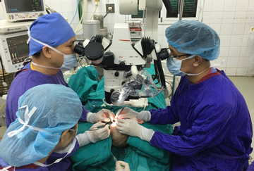 Mảng da đầu dưới gầm xe và kỳ tích hồi sinh bé gái 2 tuổi