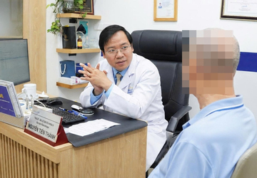 Ngứa suốt một năm, nam thanh niên uống rượu thay thuốc ngủ, men gan tăng vọt