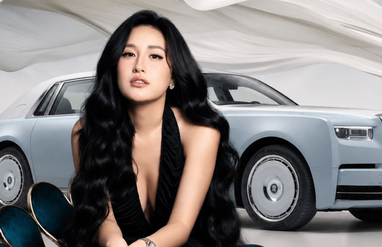 Mai Phương Thúy đăng ảnh Rolls-Royce Phantom siêu hiếm trong ngày sinh nhật, chỉ có 10 chiếc trên thế giới, giá gần 68 tỷ đồng