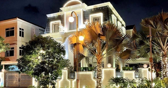 Bảo Thy sống cùng chồng doanh nhân trong biệt thự 400m², có 2 mặt tiền và hồ bơi riêng
