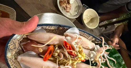 Phó giáo sư dinh dưỡng cảnh báo cạm bẫy từ thói quen ăn hải sản uống bia