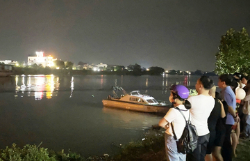 Thiếu tá lao xuống sông cứu người rồi mất tích: Gia đình ngóng chờ phép màu