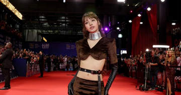 Ca sĩ Lisa nhóm BlackPink chính thức xin lỗi
