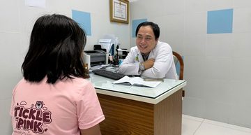 Căn bệnh lạ khiến nhiều học sinh cứ tới trường là đau bụng, ngất xỉu