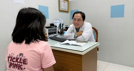 Căn bệnh lạ khiến nhiều học sinh cứ tới trường là đau bụng, ngất xỉu